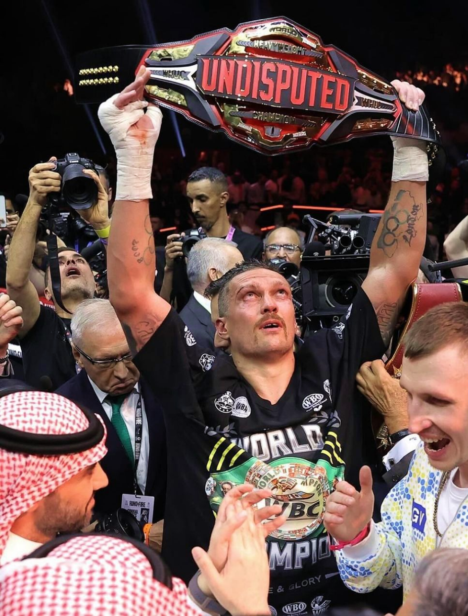 USYK and RTF Official Boxing Champion Coffee Mug, Ceramic Tea Cup, Black with Gold Design, Collectible Merchandise