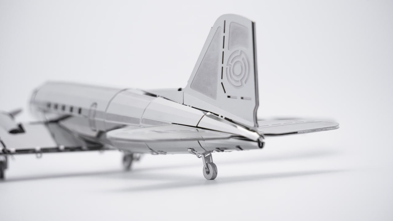 REMARKABLE DOUGLAS DC-3