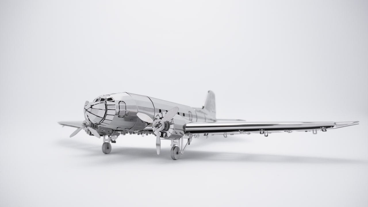 REMARKABLE DOUGLAS DC-3