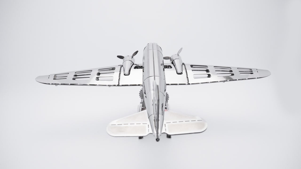 REMARKABLE DOUGLAS DC-3